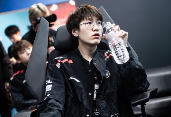 大奖的中出 大奖的中出